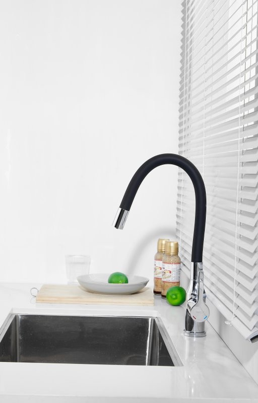 Смеситель для кухни BELZ B814 B76814 с гибким изливом, хром, черный