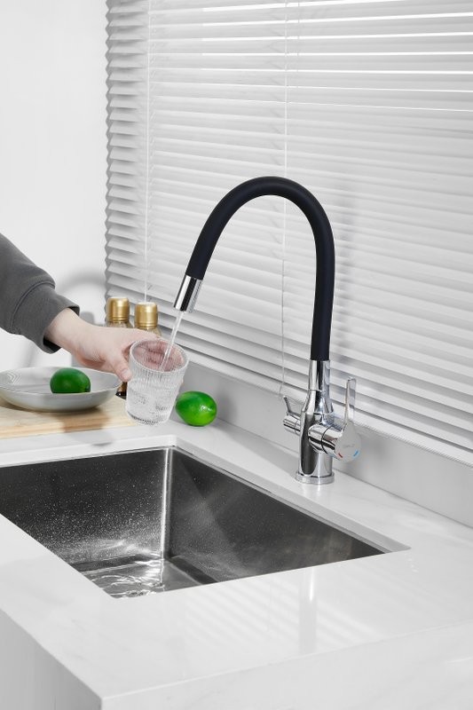 Смеситель для кухни BELZ B814 B76814 с гибким изливом, хром, черный