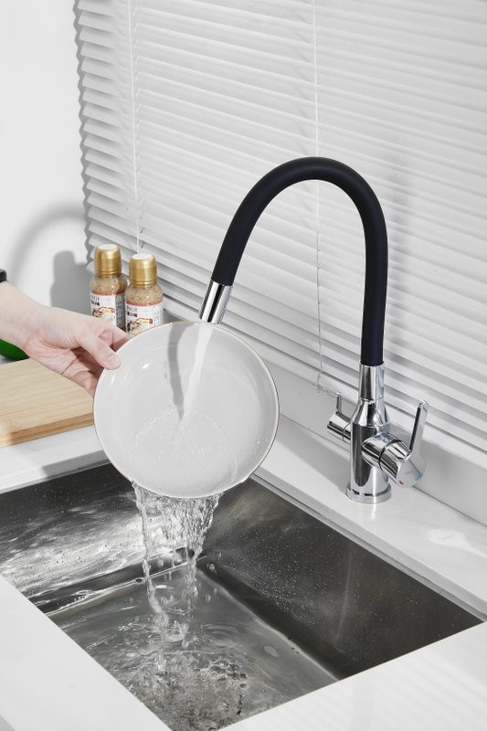 Смеситель для кухни BELZ B814 B76814 с гибким изливом, хром, черный