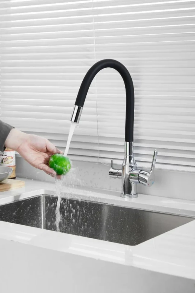 Смеситель для кухни BELZ B814 B76814 с гибким изливом, хром, черный