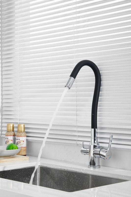 Смеситель для кухни BELZ B814 B76814 с гибким изливом, хром, черный
