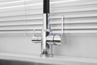 Смеситель для кухни BELZ B814 B76814 с гибким изливом, хром, черный