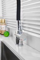 Смеситель для кухни BELZ B814 B76814 с гибким изливом, хром, черный