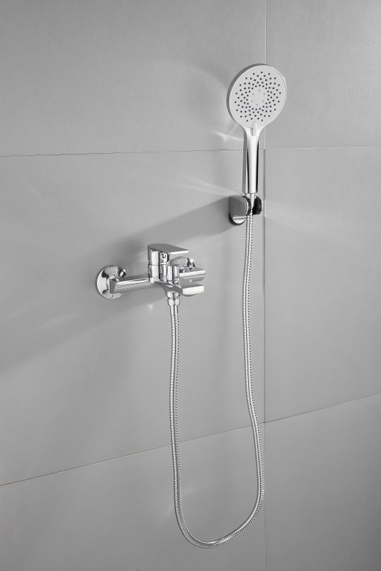 Смеситель для ванны с душем BELZ B679 B60679 хром