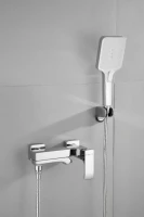 Смеситель для ванны с душем BELZ B507 B60507 хром Смеситель для ванны с душем BELZ B507 B60507 хром