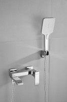 Смеситель для ванны с душем BELZ B507 B60507 хром Смеситель для ванны с душем BELZ B507 B60507 хром