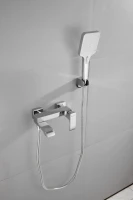 Смеситель для ванны с душем BELZ B507 B60507 хром Смеситель для ванны с душем BELZ B507 B60507 хром