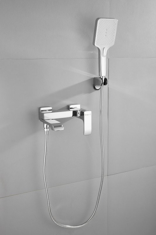 Смеситель для ванны с душем BELZ B507 B60507 хром