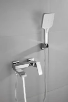 Смеситель для ванны с душем BELZ B507 B60507 хром Смеситель для ванны с душем BELZ B507 B60507 хром