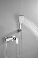 Смеситель для ванны с душем BELZ B507 B60507 хром Смеситель для ванны с душем BELZ B507 B60507 хром