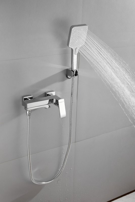 Смеситель для ванны с душем BELZ B507 B60507 хром