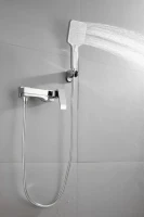 Смеситель для ванны с душем BELZ B507 B60507 хром Смеситель для ванны с душем BELZ B507 B60507 хром