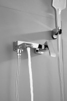 Смеситель для ванны с душем BELZ B507 B60507 хром Смеситель для ванны с душем BELZ B507 B60507 хром