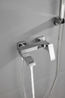 Смеситель для ванны с душем BELZ B507 B60507 хром Смеситель для ванны с душем BELZ B507 B60507 хром