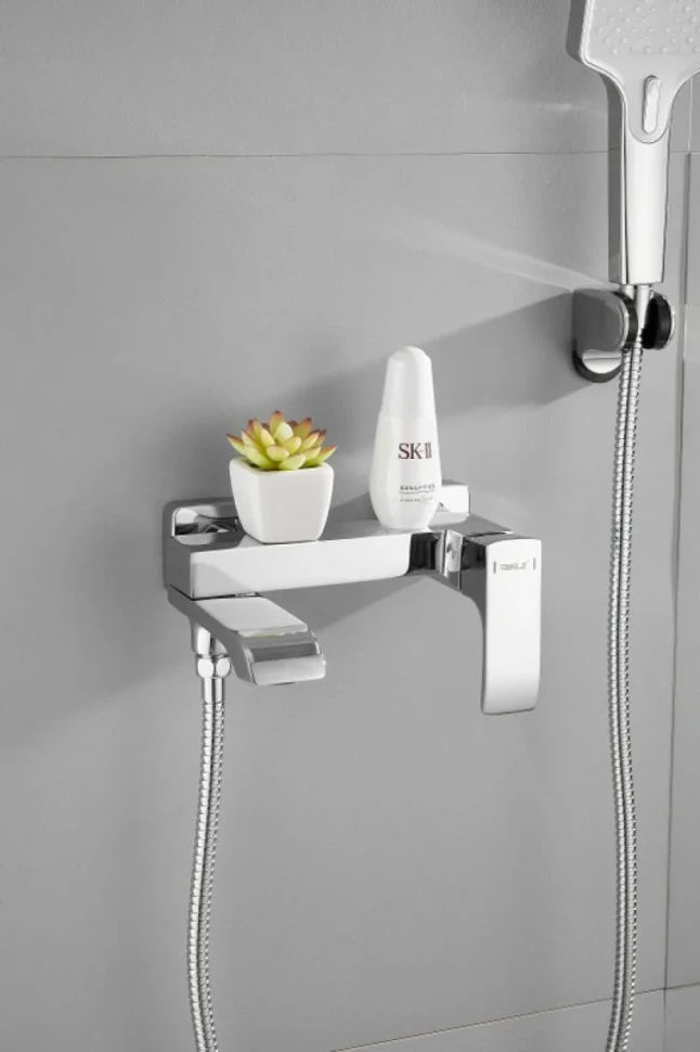 Смеситель для ванны с душем BELZ B507 B60507 хром