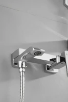 Смеситель для ванны с душем BELZ B507 B60507 хром Смеситель для ванны с душем BELZ B507 B60507 хром