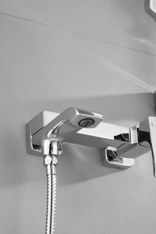 Смеситель для ванны с душем BELZ B507 B60507 хром