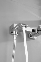 Смеситель для ванны с душем BELZ B507 B60507 хром Смеситель для ванны с душем BELZ B507 B60507 хром