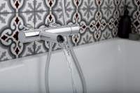 Термостатический смеситель Jacob Delafon Toobi E8992-CP для ванны с душем