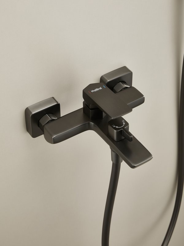 Смеситель для ванны с душем Haiba HB60726-3 оружейная сталь