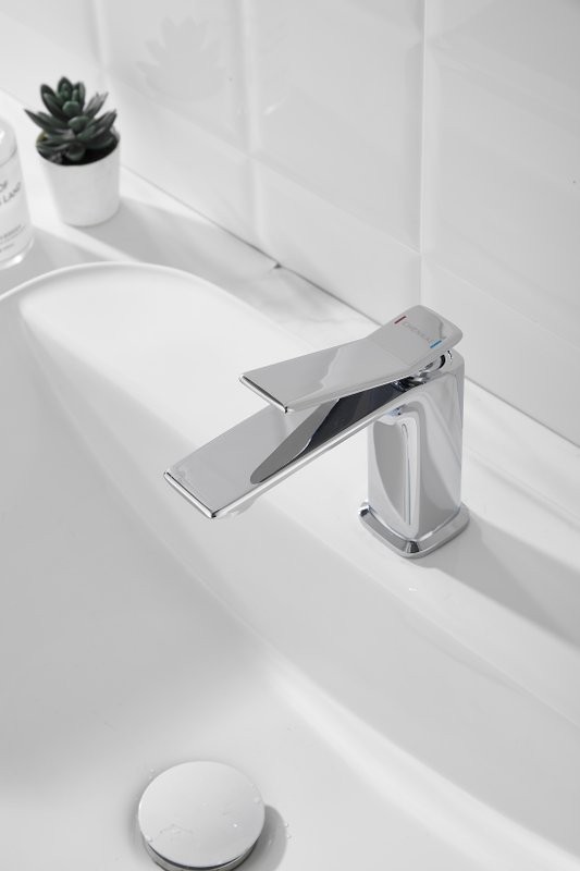 Смеситель для раковины BELZ B618 B10618 хром