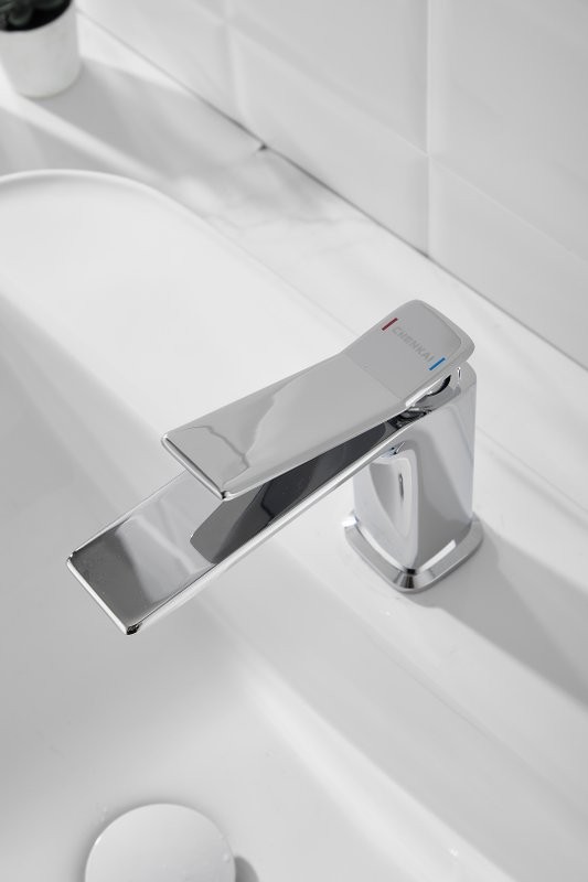 Смеситель для раковины BELZ B618 B10618 хром