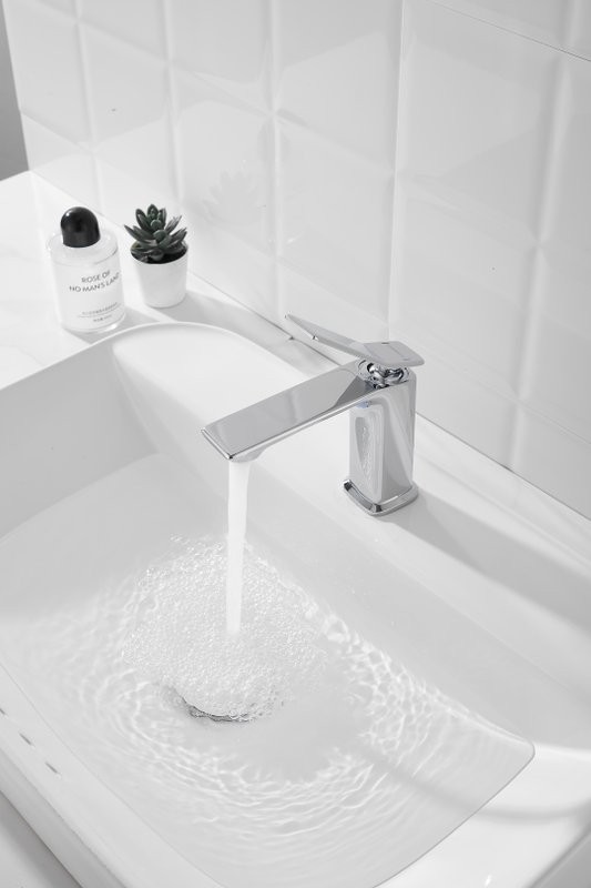 Смеситель для раковины BELZ B618 B10618 хром