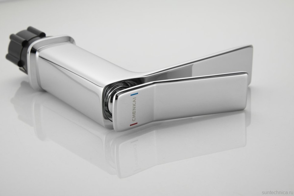 Смеситель для раковины BELZ B618 B10618 хром