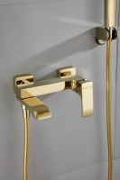 Смеситель для ванны с душем BELZ B507 B60507-5 золото Смеситель для ванны с душем BELZ B507 B60507-5 золото