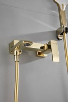 Смеситель для ванны с душем BELZ B507 B60507-5 золото Смеситель для ванны с душем BELZ B507 B60507-5 золото