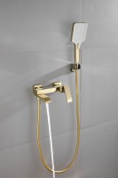 Смеситель для ванны с душем BELZ B507 B60507-5 золото Смеситель для ванны с душем BELZ B507 B60507-5 золото