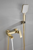 Смеситель для ванны с душем BELZ B507 B60507-5 золото Смеситель для ванны с душем BELZ B507 B60507-5 золото