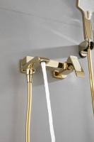Смеситель для ванны с душем BELZ B507 B60507-5 золото Смеситель для ванны с душем BELZ B507 B60507-5 золото