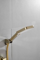 Смеситель для ванны с душем BELZ B507 B60507-5 золото Смеситель для ванны с душем BELZ B507 B60507-5 золото