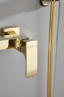 Смеситель для ванны с душем BELZ B507 B60507-5 золото Смеситель для ванны с душем BELZ B507 B60507-5 золото