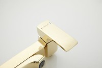 Смеситель для ванны с душем BELZ B507 B60507-5 золото Смеситель для ванны с душем BELZ B507 B60507-5 золото