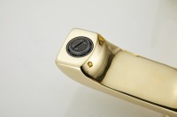 Смеситель для ванны с душем BELZ B507 B60507-5 золото Смеситель для ванны с душем BELZ B507 B60507-5 золото