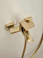 Смеситель для ванны с душем Haiba HB60726-5 золото Смеситель для ванны с душем Haiba HB60726-5 золото