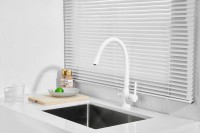 Смеситель для кухни BELZ B814 B76814-8 с гибким изливом, белый