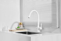 Смеситель для кухни BELZ B814 B76814-8 с гибким изливом, белый