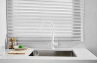 Смеситель для кухни BELZ B814 B76814-8 с гибким изливом, белый