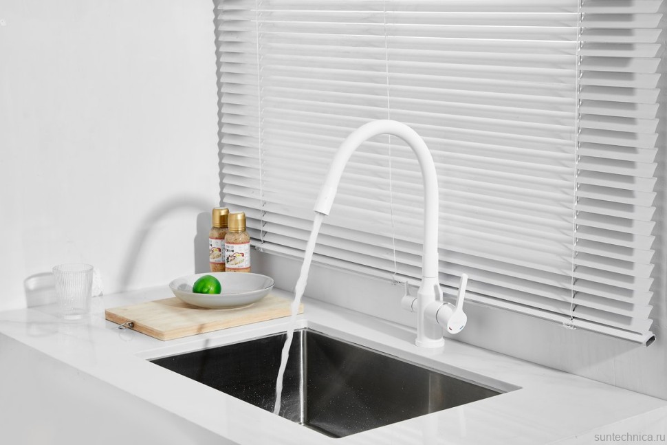 Смеситель для кухни BELZ B814 B76814-8 с гибким изливом, белый