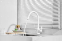 Смеситель для кухни BELZ B814 B76814-8 с гибким изливом, белый