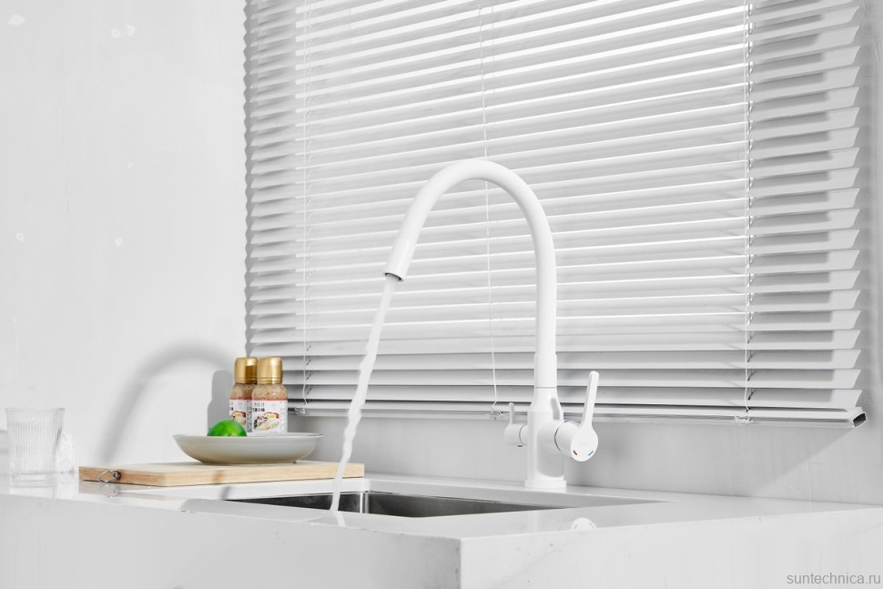 Смеситель для кухни BELZ B814 B76814-8 с гибким изливом, белый