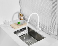 Смеситель для кухни BELZ B814 B76814-8 с гибким изливом, белый