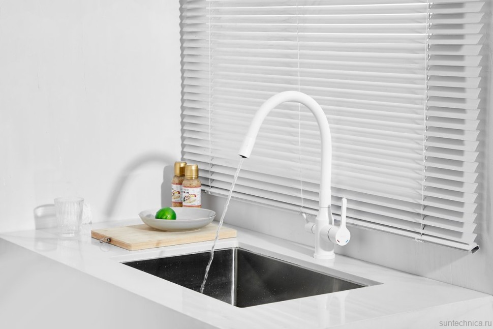 Смеситель для кухни BELZ B814 B76814-8 с гибким изливом, белый