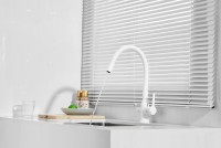 Смеситель для кухни BELZ B814 B76814-8 с гибким изливом, белый