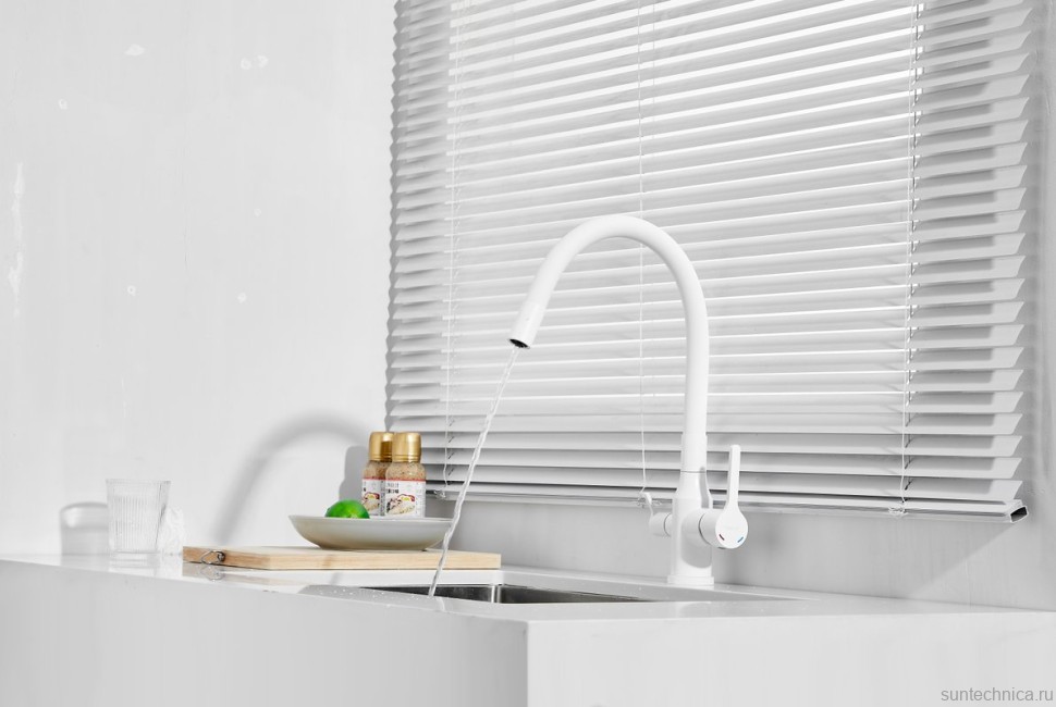 Смеситель для кухни BELZ B814 B76814-8 с гибким изливом, белый