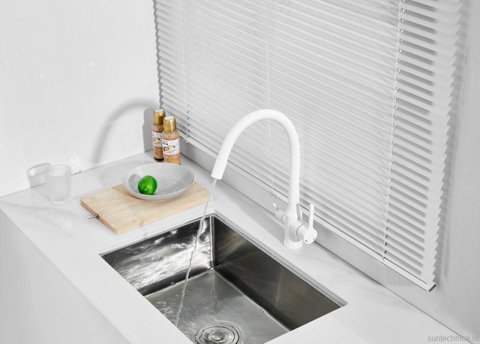 Смеситель для кухни BELZ B814 B76814-8 с гибким изливом, белый