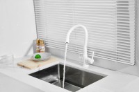 Смеситель для кухни BELZ B814 B76814-8 с гибким изливом, белый